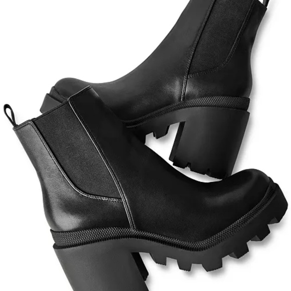 Steve Madden Shoes - Steve Madden Black Chunky Heel Chelsea Booties